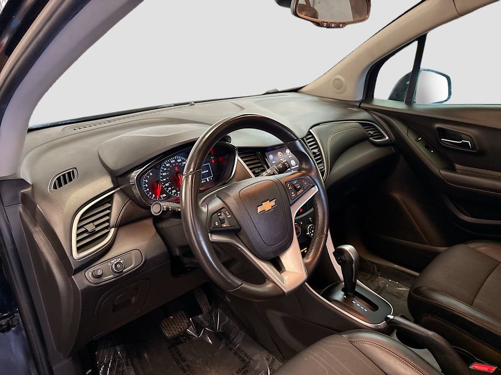 Used 2020 Chevrolet Trax LT w/ LT Convenience Package AWD/4WD image 9