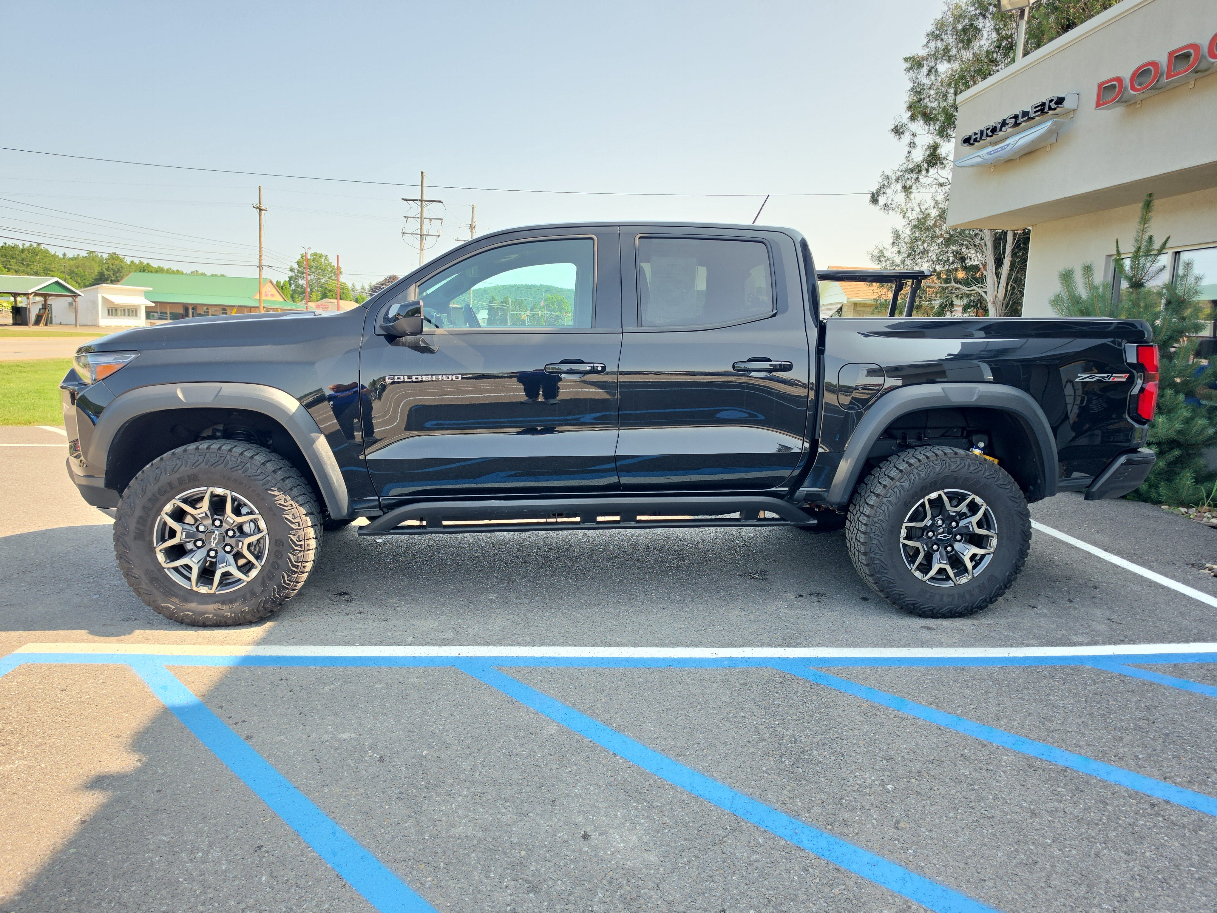Used 2024 Chevrolet Colorado ZR2 w/ Technology Package AWD/4WD image 7