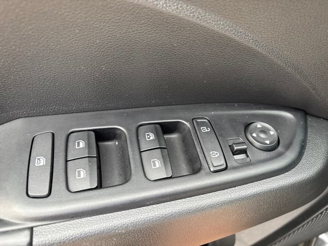 Used 2025 Hyundai Venue Limited FWD image 12