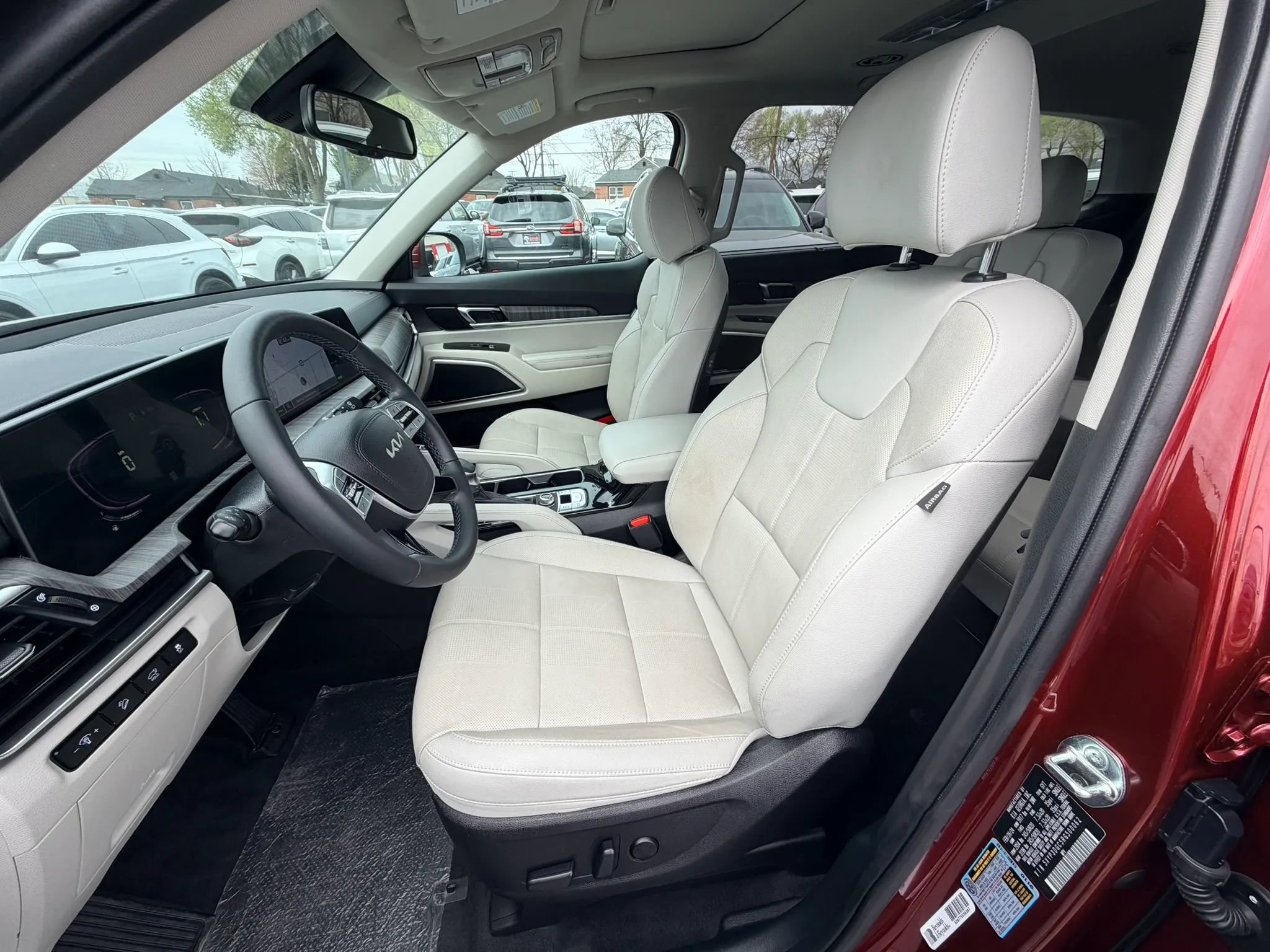 Used 2024 Kia Telluride EX w/ EX Captain's Chair Package image 11