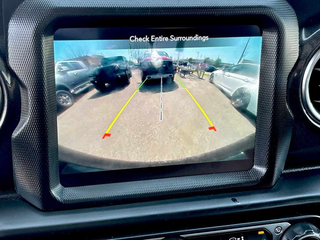 Used 2021 Jeep Wrangler Unlimited Sahara AWD/4WD image 17