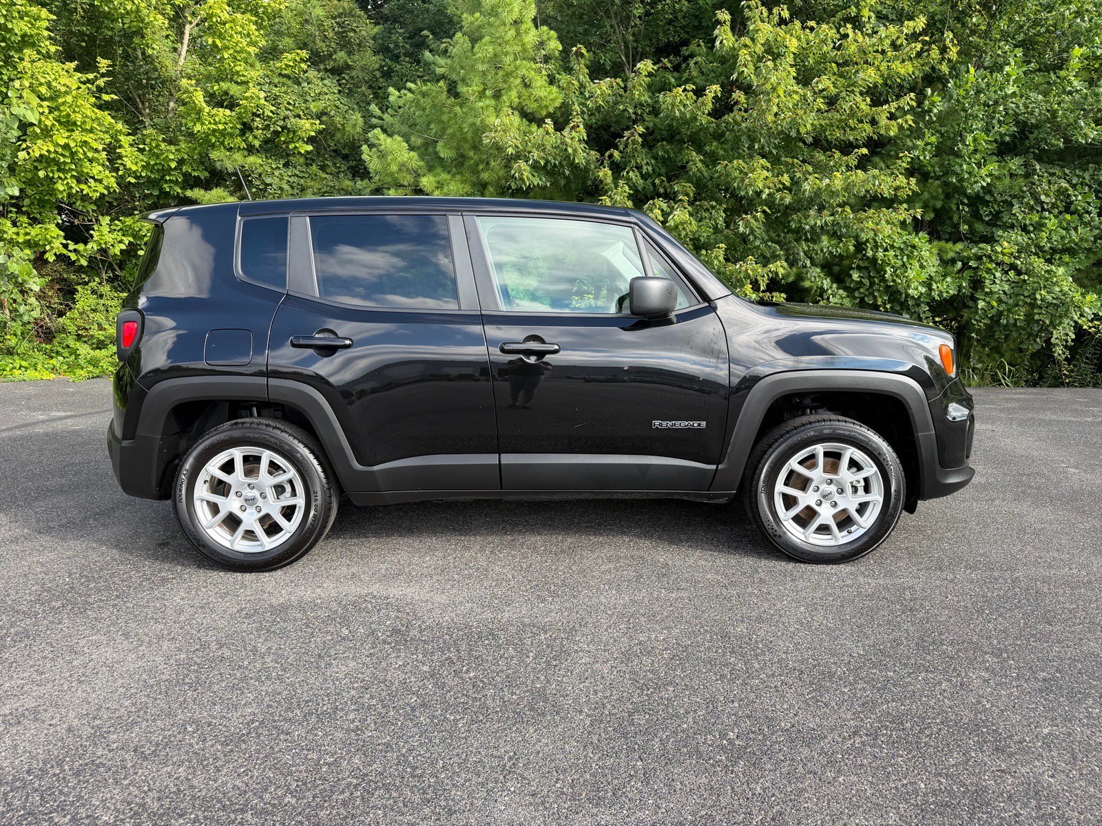 Used 2023 Jeep Renegade Latitude AWD/4WD image 17