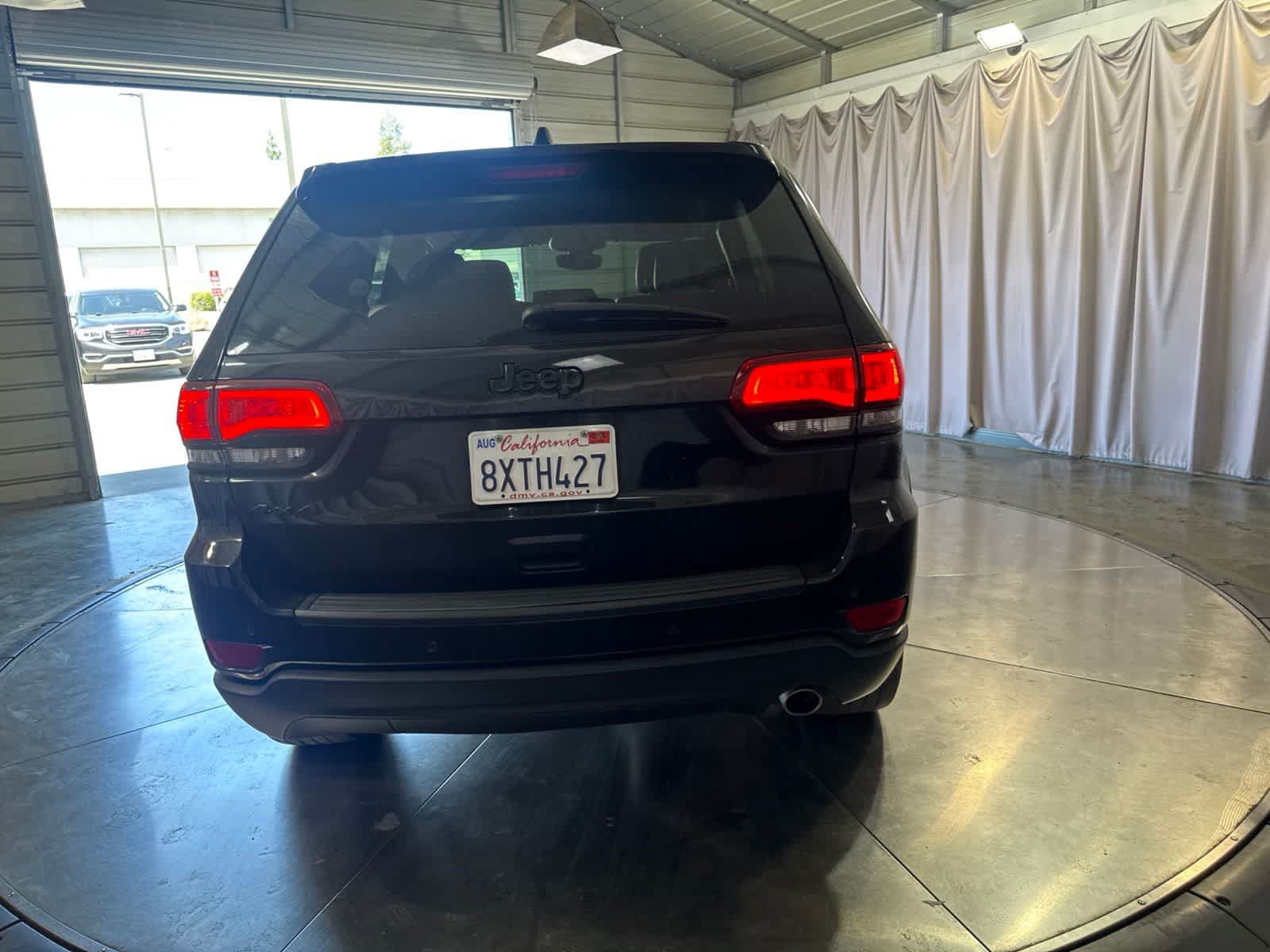 Used 2018 Jeep Grand Cherokee Altitude AWD/4WD image 6