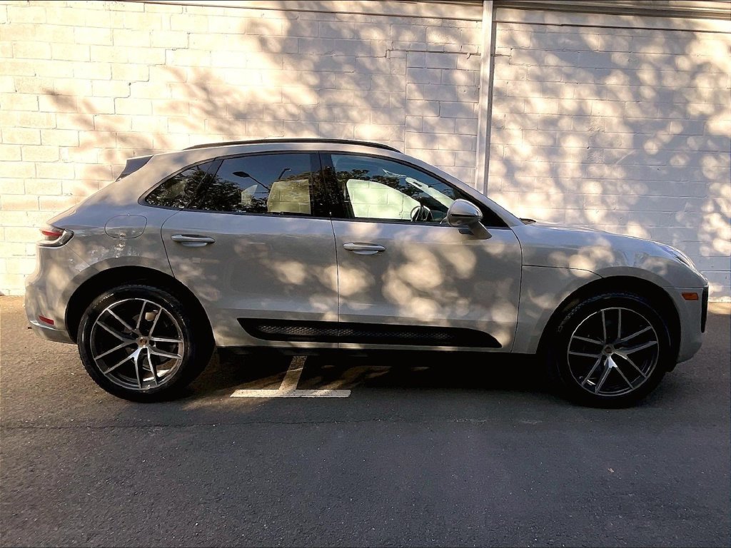 Certified 2023 Porsche Macan AWD/4WD image 6