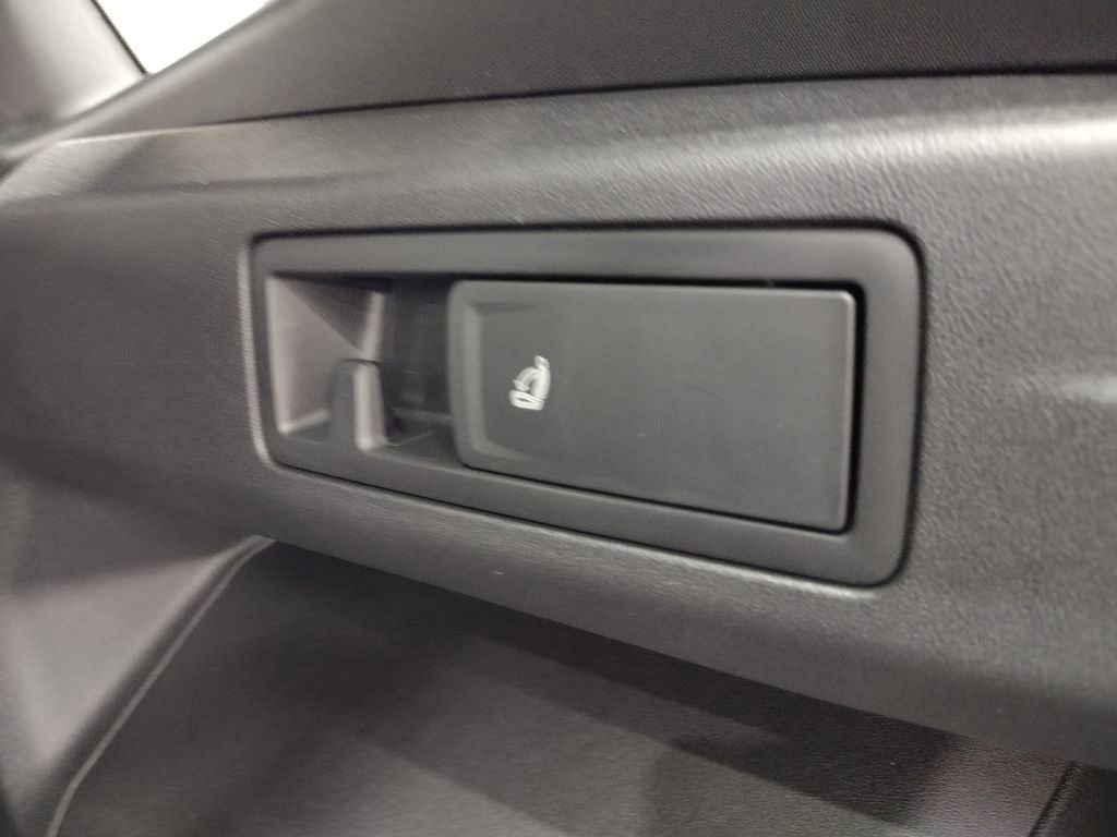 New 2025 Volkswagen Tiguan SE R-Line image 16