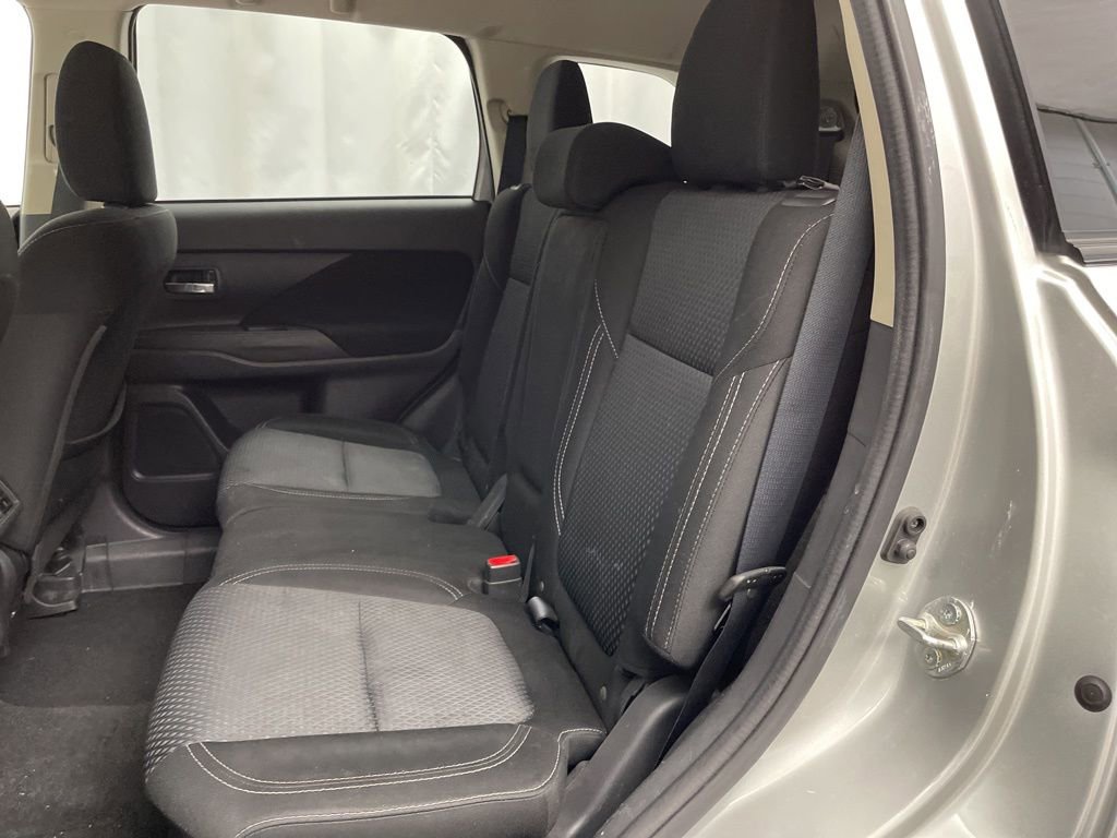 Used 2020 Mitsubishi Outlander ES image 21