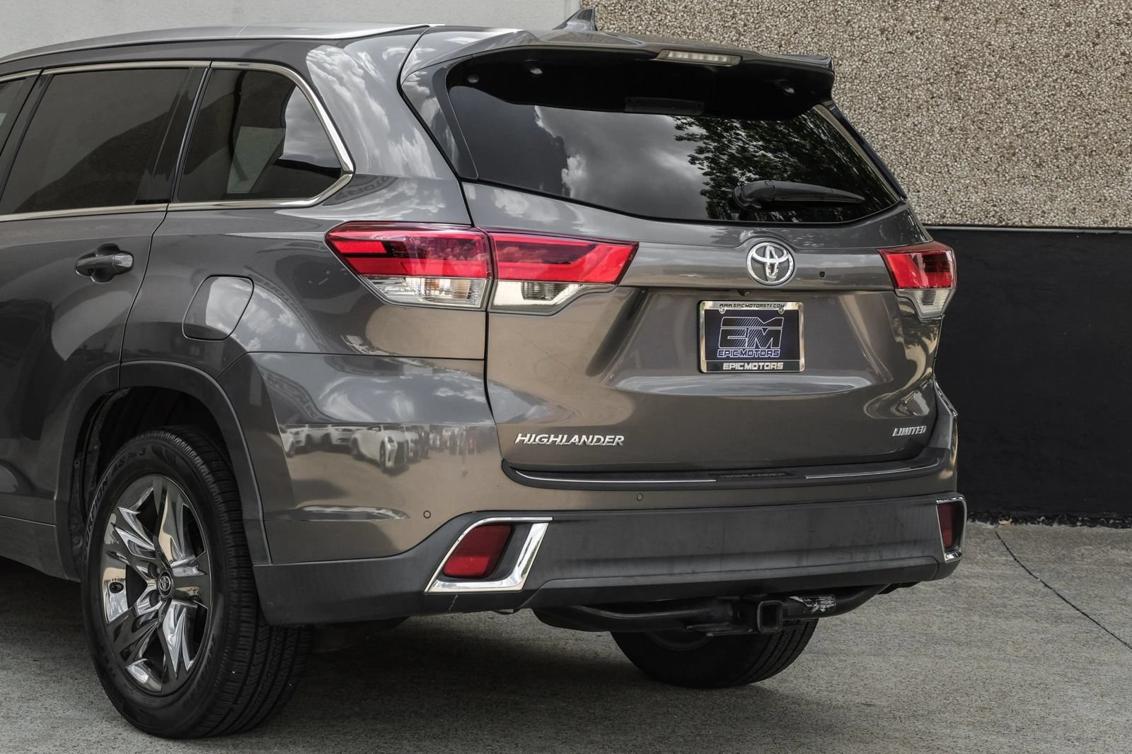 Used 2017 Toyota Highlander Limited Platinum FWD image 12
