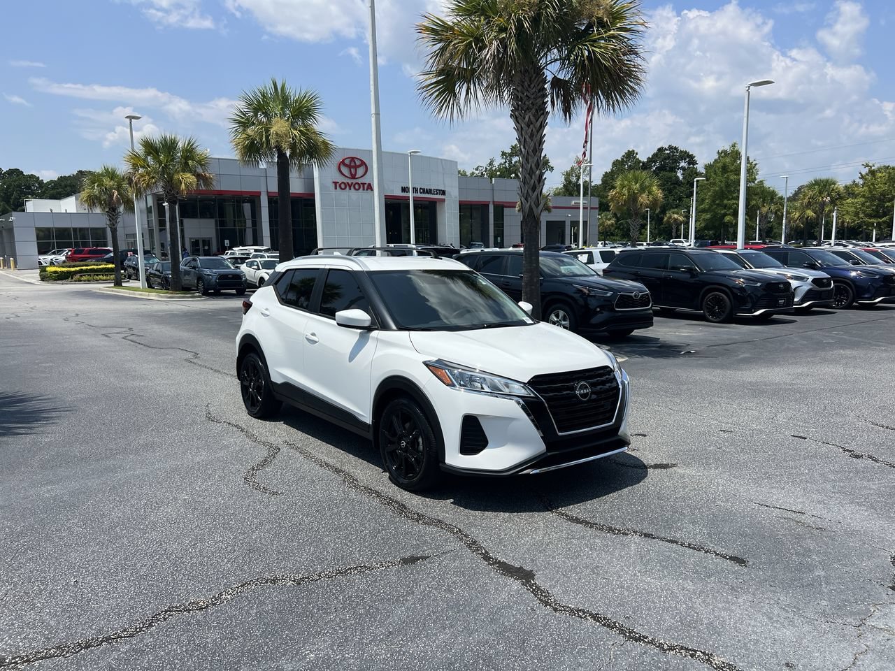 Used 2024 Nissan Kicks SV w/ Interior Electronics Package FWD image 2