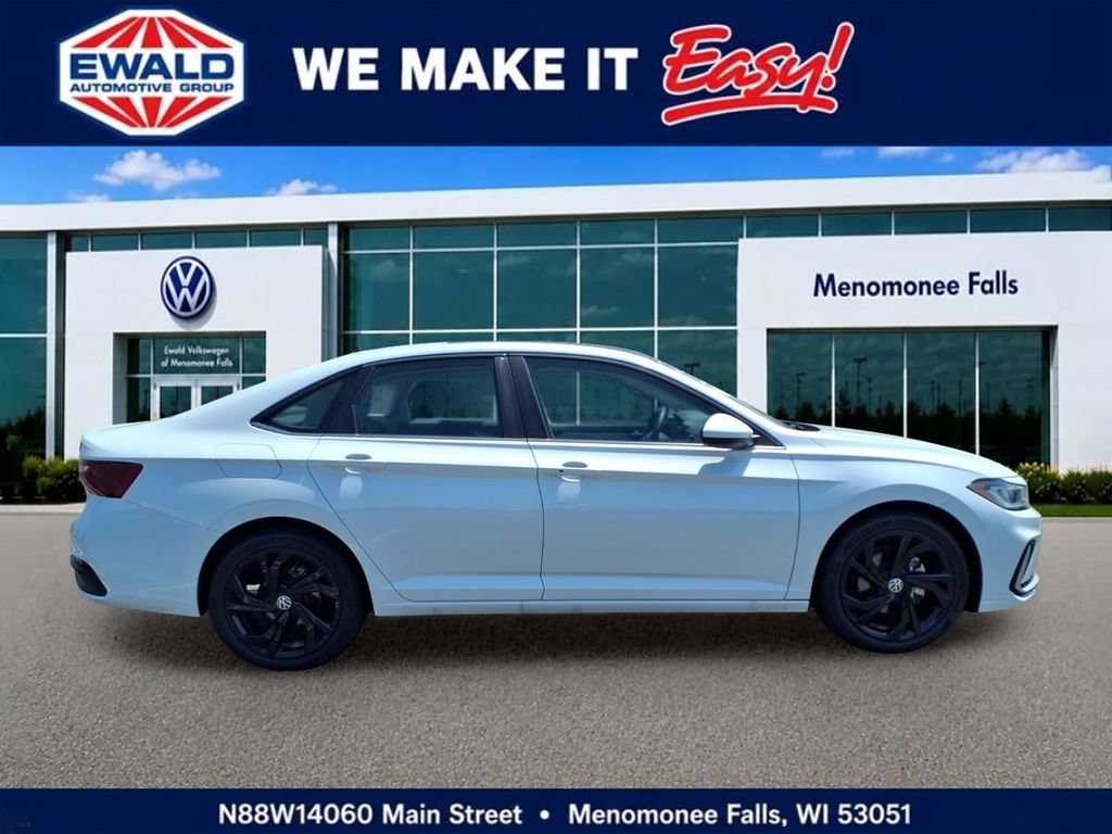 Used 2025 Volkswagen Jetta SE w/ Sunroof Package FWD image 6