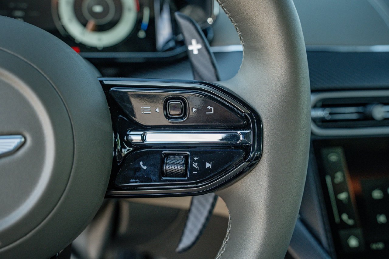 New 2026 Aston Martin Vanquish RWD image 26