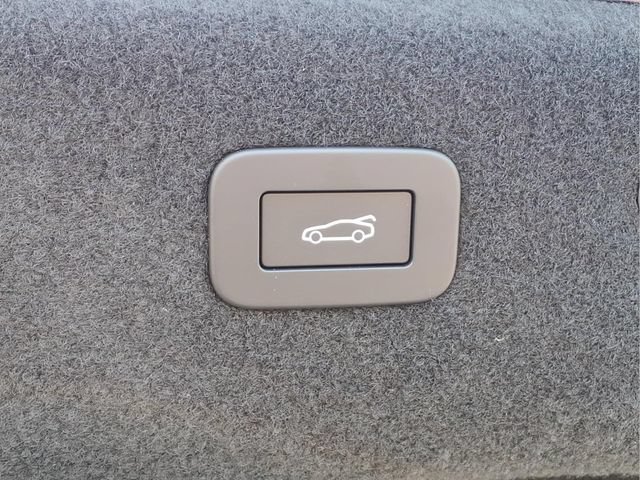 Used 2024 Jaguar XF R-Dynamic SE AWD/4WD image 21