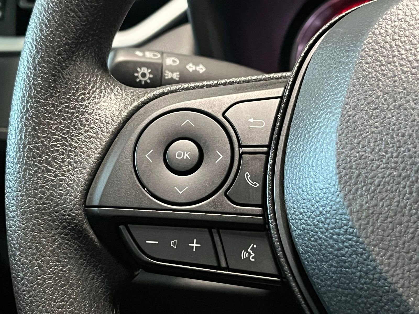 Used 2025 Toyota RAV4 XLE AWD/4WD image 32