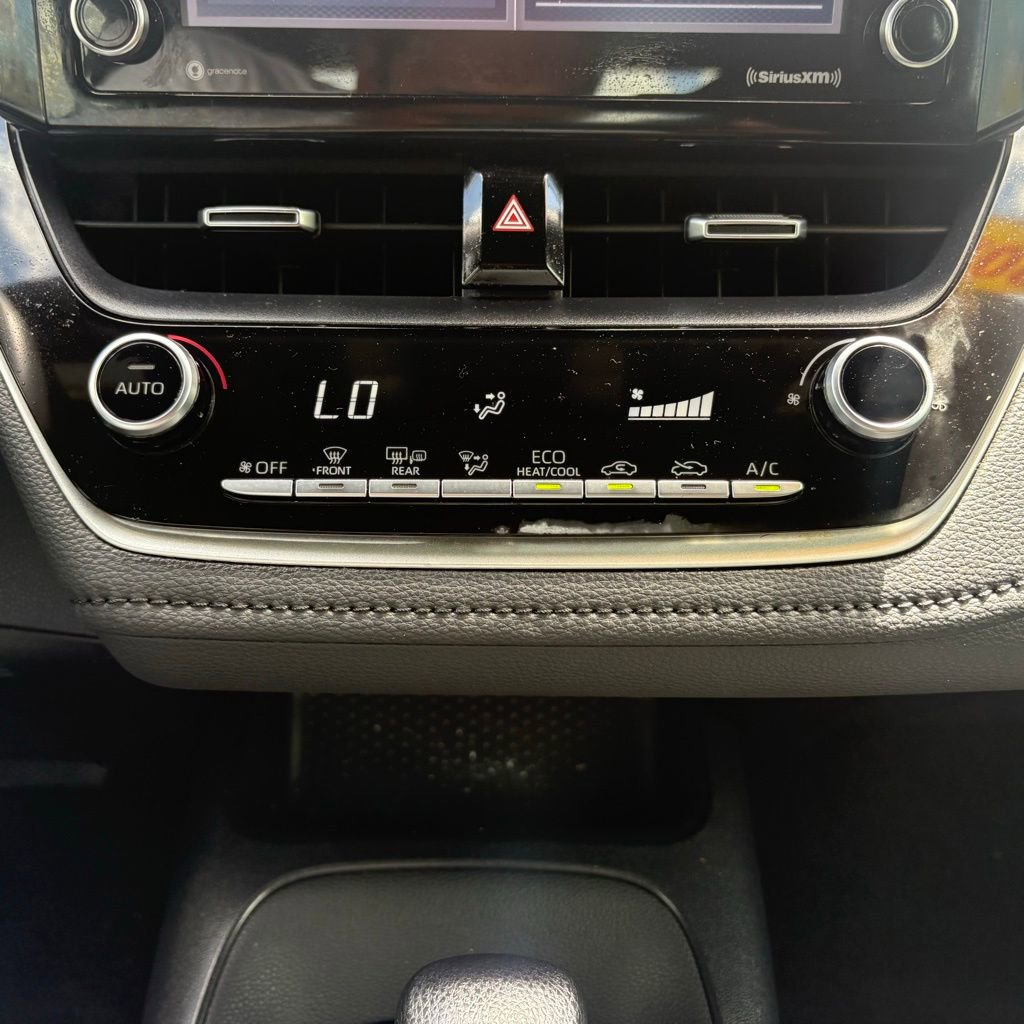 Used 2021 Toyota Corolla SE w/ SE Premium Package image 21