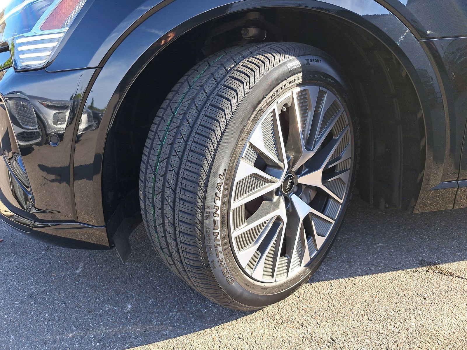 Used 2024 Audi Q8 e-tron Premium Plus w/ Premium Plus Package image 36