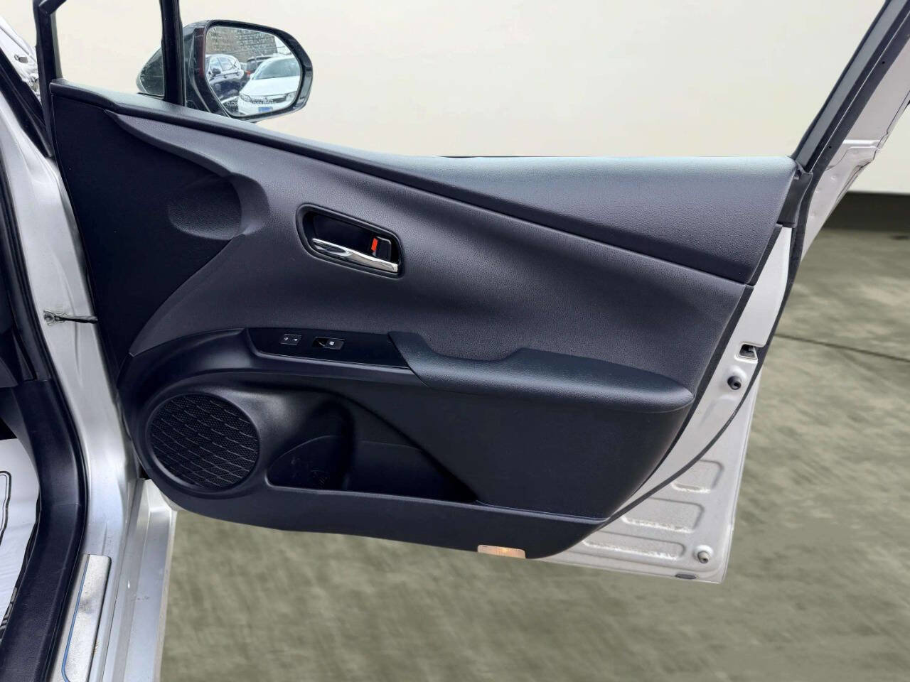 Used 2016 Toyota Prius Four w/ Advanced Technology Package image 25