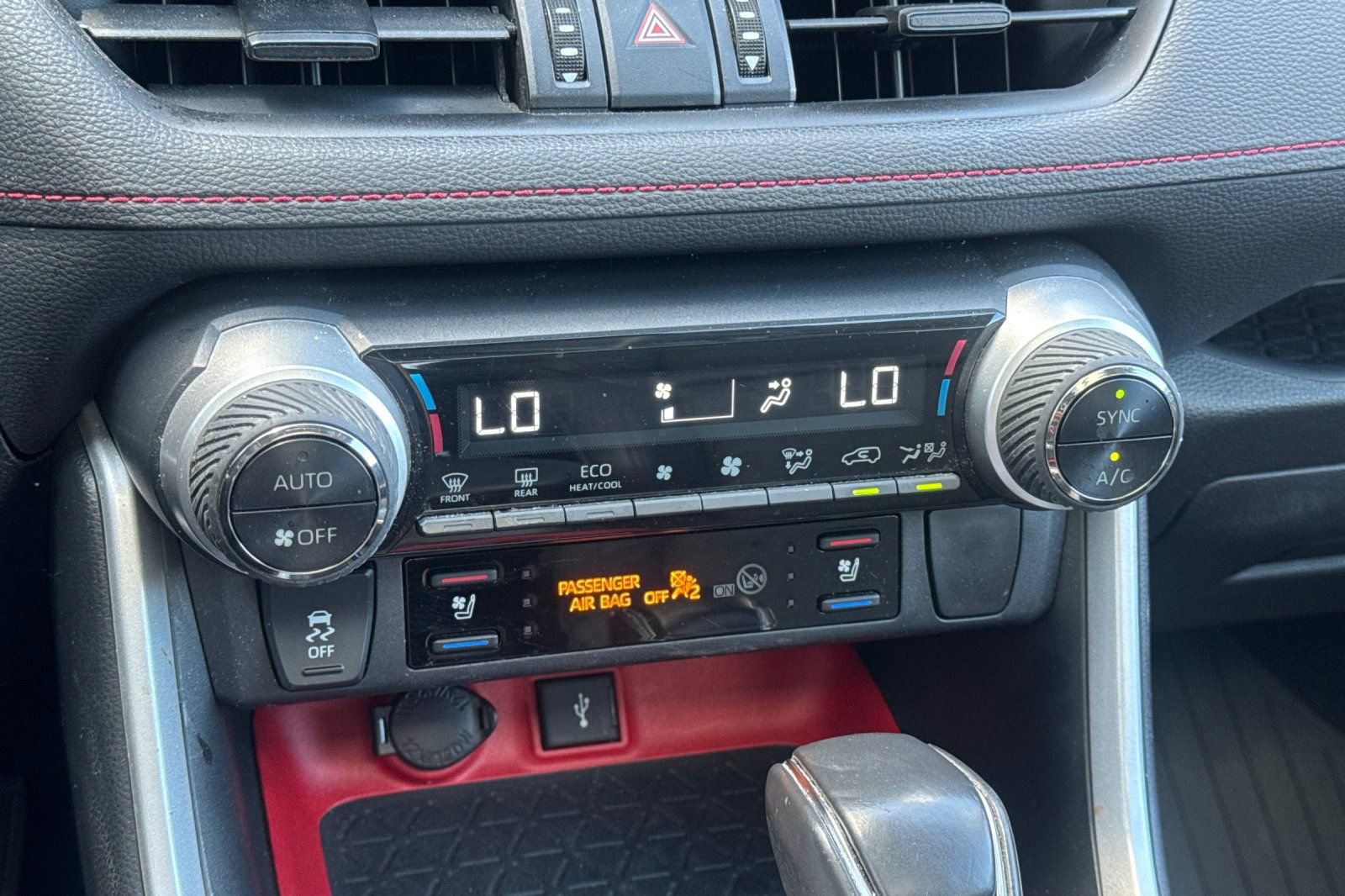 Used 2020 Toyota RAV4 TRD Off-Road w/ TRD Off-Road Weather Package AWD/4WD image 31