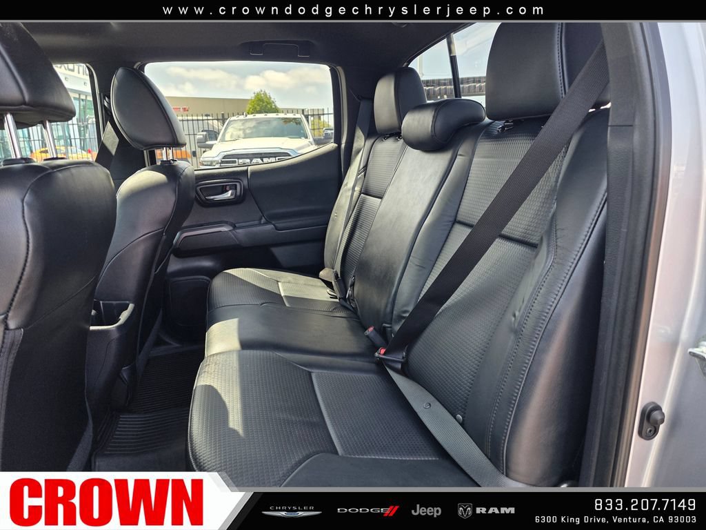 Used 2018 Toyota Tacoma TRD Sport w/ TRD Premium Sport Package AWD/4WD image 19