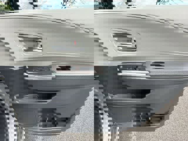 Used 2023 Toyota Sienna XLE image 23