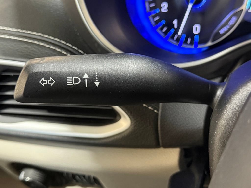 Used 2023 Chrysler Pacifica Touring-L AWD/4WD image 17