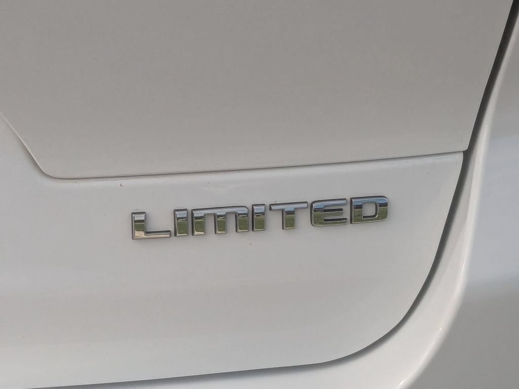 Certified 2022 Jeep Grand Cherokee L Limited w/ Luxury Tech Group II AWD/4WD image 13