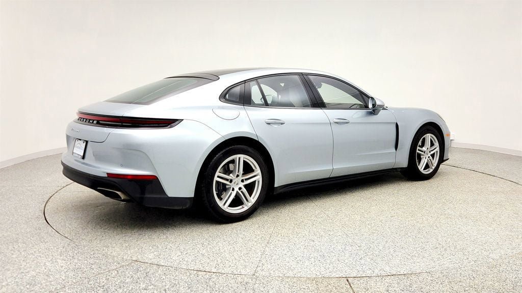 Used 2024 Porsche Panamera image 5