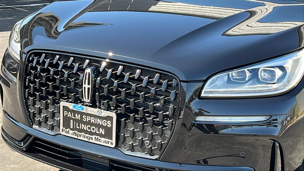 New 2025 Lincoln Corsair Reserve w/ Jet Appearance Package AWD/4WD image 5