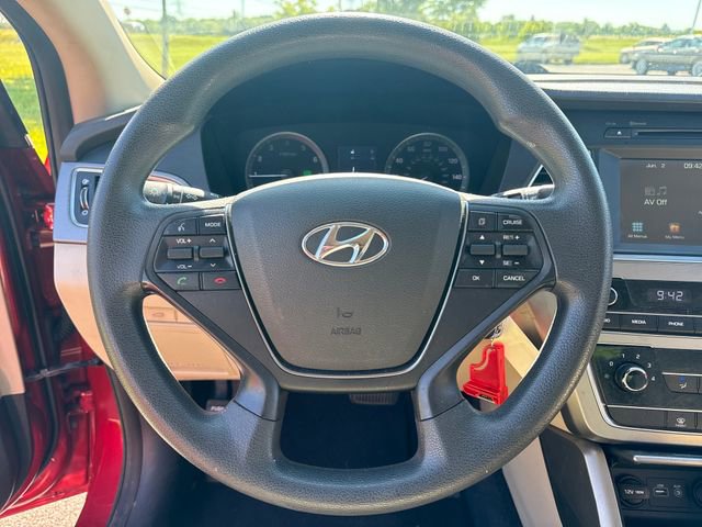 Used 2017 Hyundai Sonata SE FWD image 16