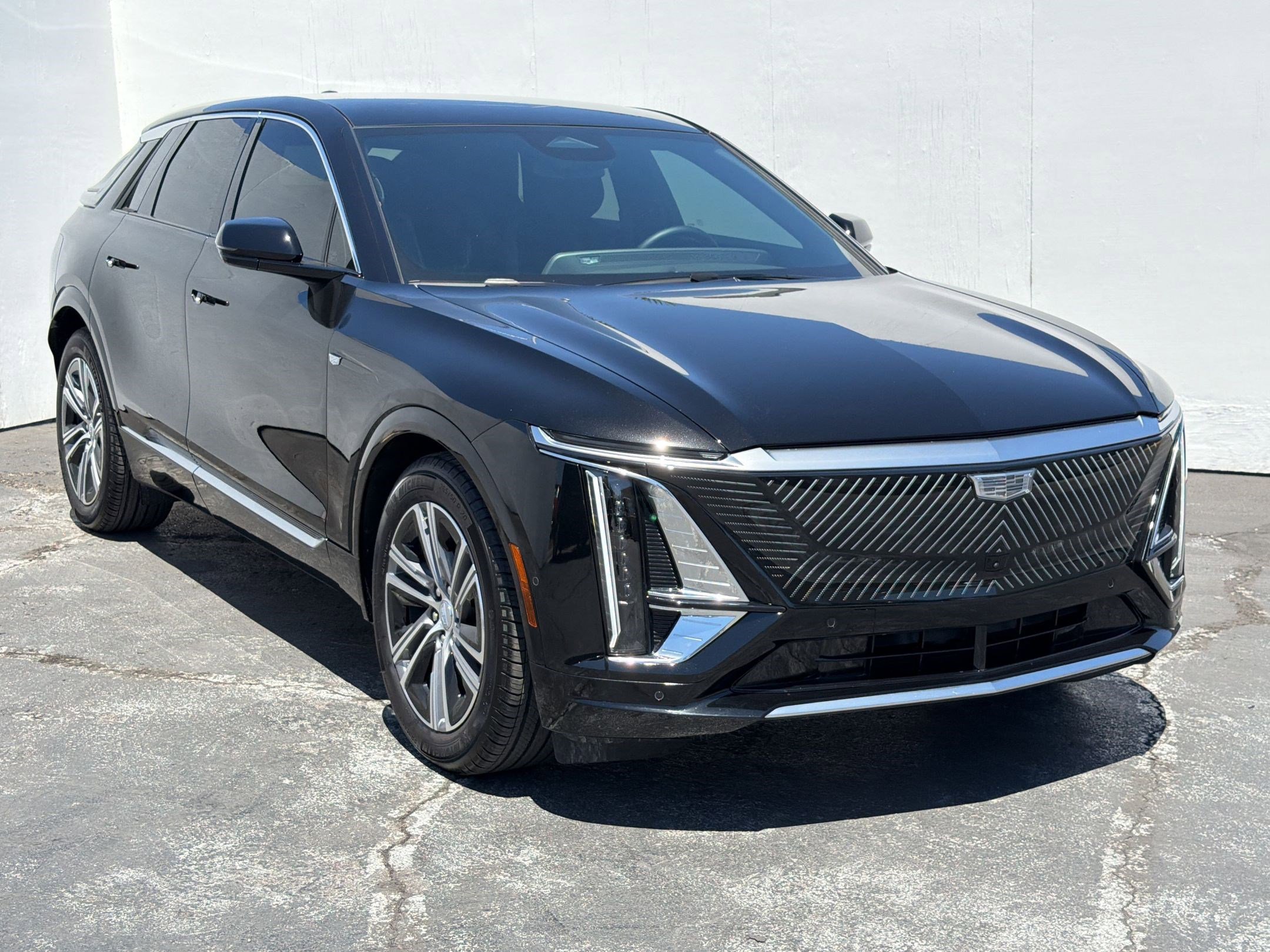 Certified 2024 Cadillac Lyriq Tech w/ Driver Assist Package AWD/4WD image 6