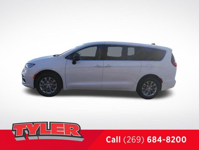 New 2026 Chrysler Pacifica Select AWD/4WD image 4