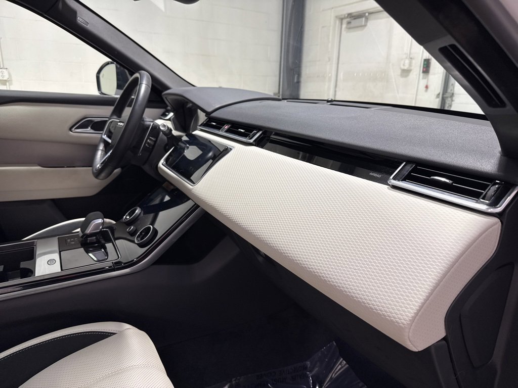 Used 2023 Land Rover Range Rover Velar R-Dynamic S image 29