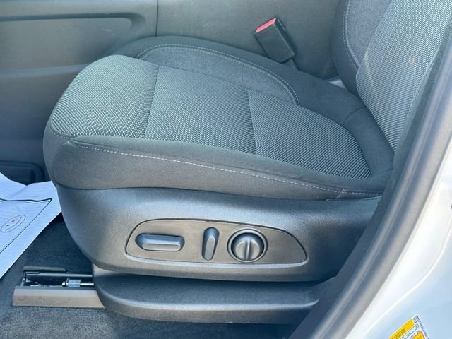 Used 2023 Chevrolet Traverse LT FWD image 18