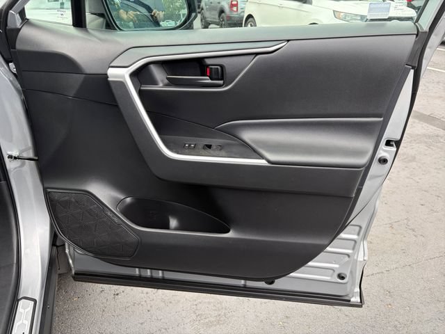Used 2025 Toyota RAV4 LE AWD/4WD image 29