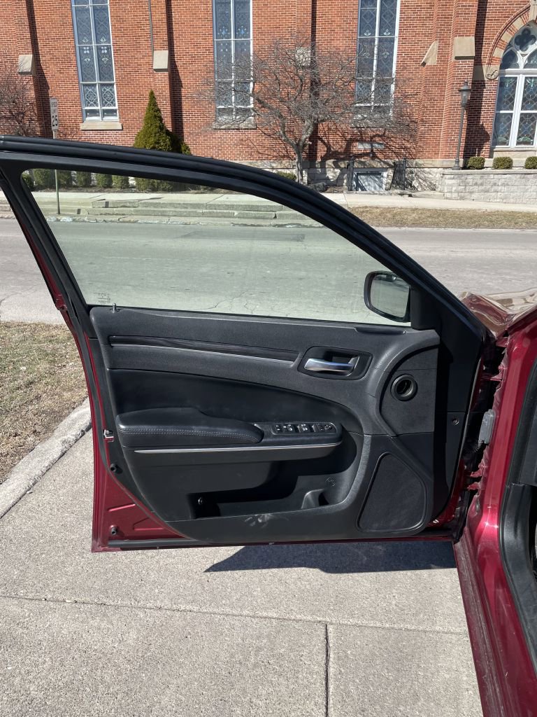 Used 2019 Chrysler 300 Touring w/ Sport Appearance Package image 5