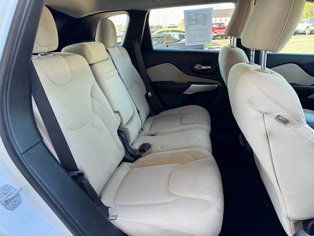 Used 2017 Jeep Cherokee Latitude w/ Comfort/Convenience Group image 17