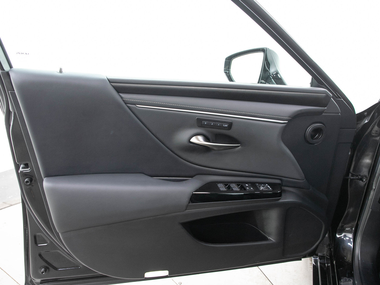 Used 2025 Lexus ES 300h FWD image 19