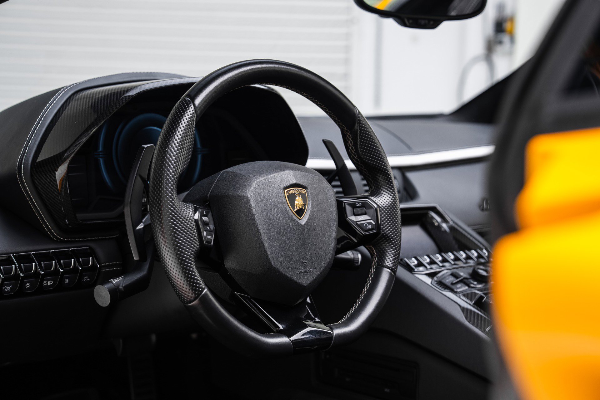 Used 2018 Lamborghini Aventador S image 31