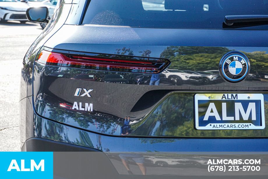 Used 2022 BMW iX xDrive50 w/ Dynamic Handling Package image 14