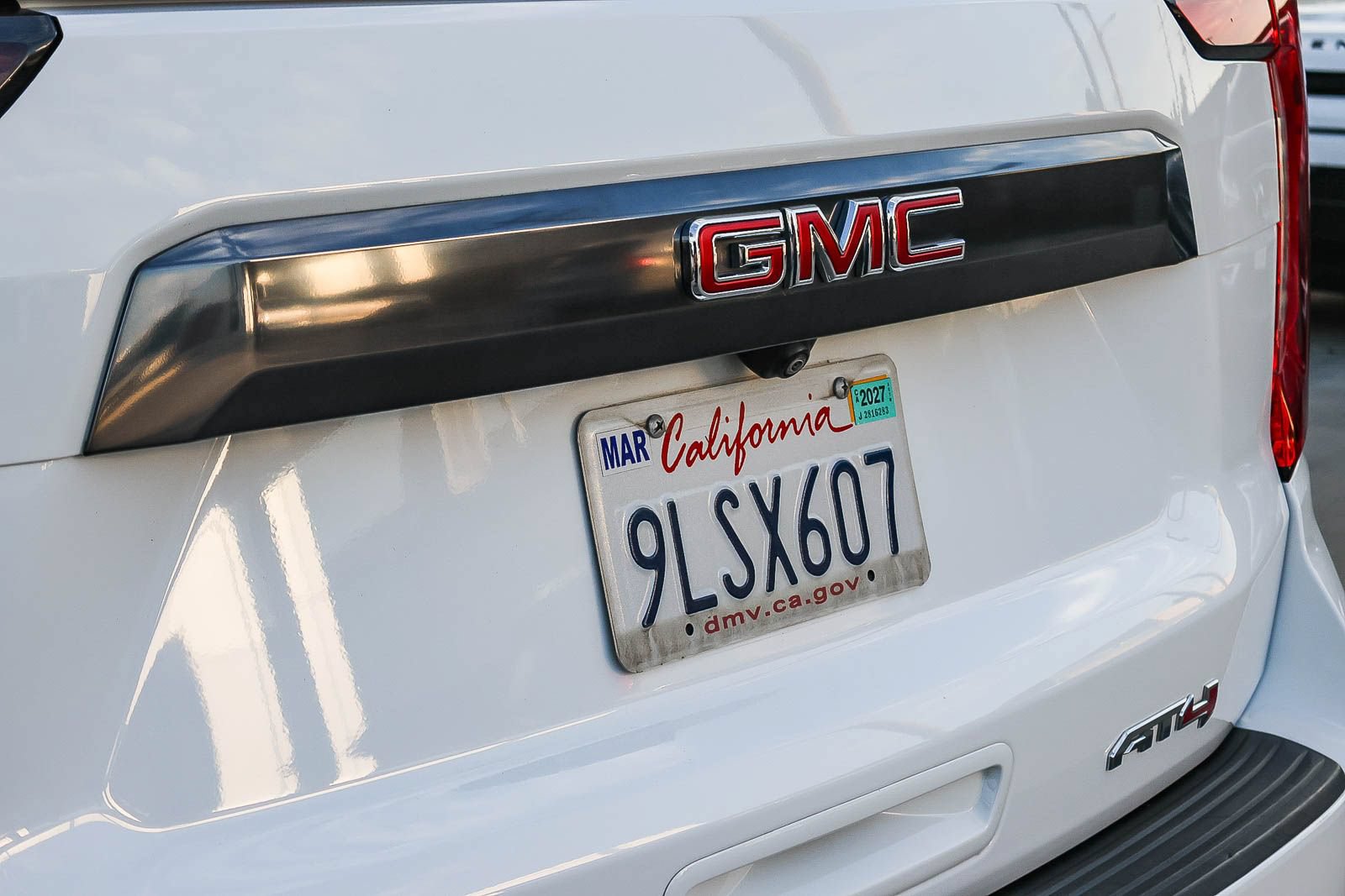 Used 2024 GMC Yukon AT4 w/ AT4 Premium Plus Package AWD/4WD image 12