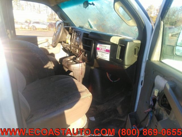 Used 2017 GMC Savana 2500 Extended RWD image 6