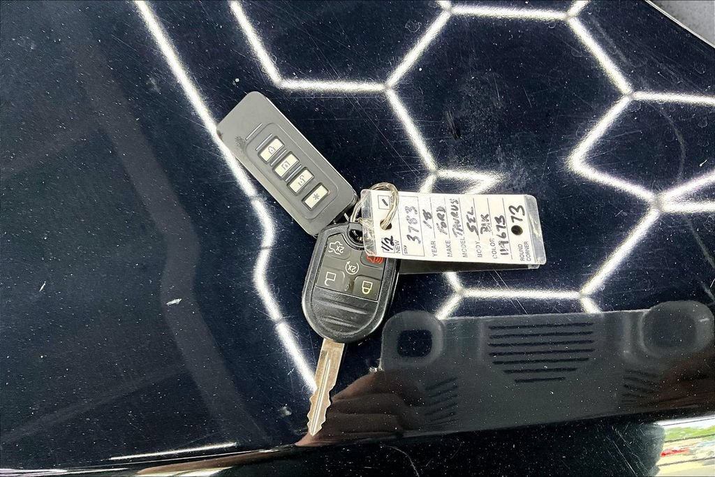 Used 2018 Ford Taurus SEL FWD image 34