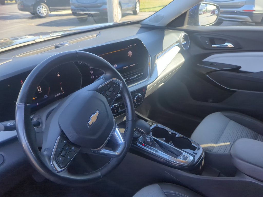Certified 2024 Chevrolet Trax LT w/ Sunroof Package FWD image 15