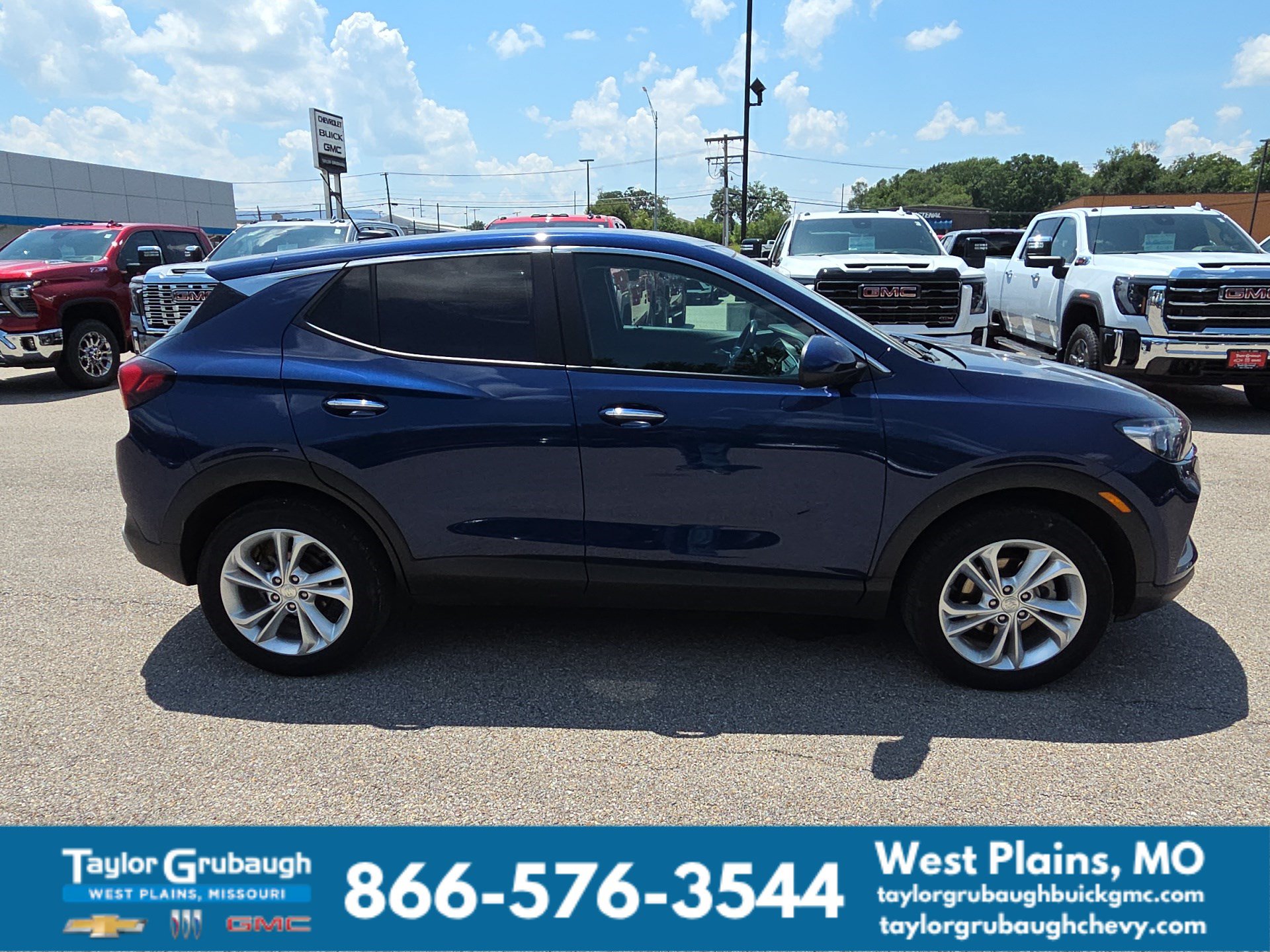 Used 2023 Buick Encore GX Preferred w/ Cold Weather Comfort Package AWD/4WD image 9