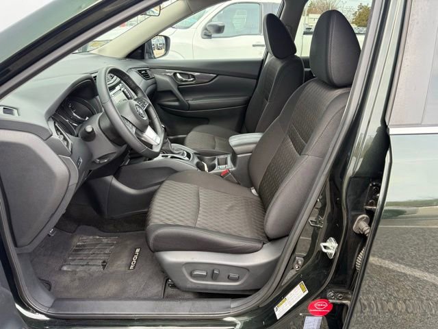 Used 2020 Nissan Rogue SV image 17
