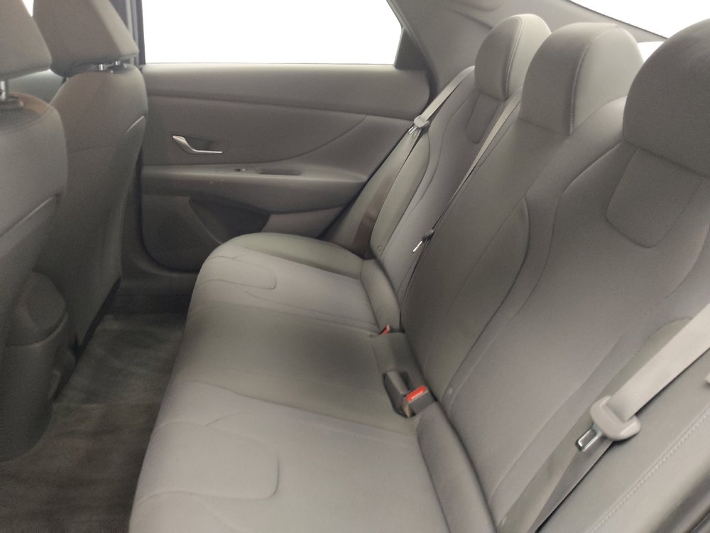 Used 2025 Hyundai Elantra SE FWD image 18