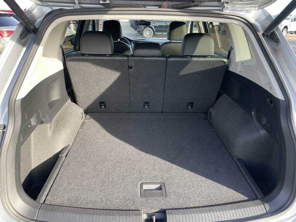 Used 2024 Volkswagen Tiguan SE image 32