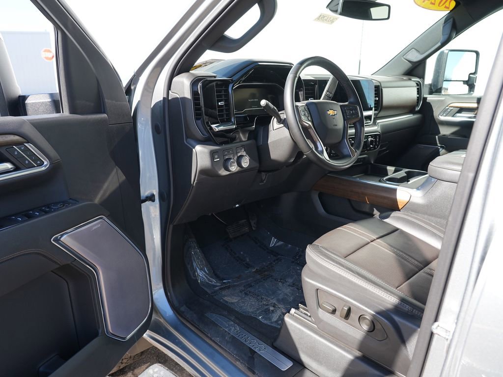 Used 2024 Chevrolet Silverado 2500 High Country w/ Z71 Off-Road Package image 13