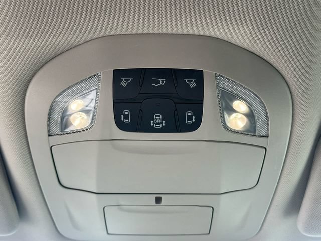 Used 2024 Chrysler Pacifica Touring-L FWD image 19