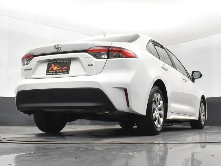 Used 2025 Toyota Corolla LE image 13