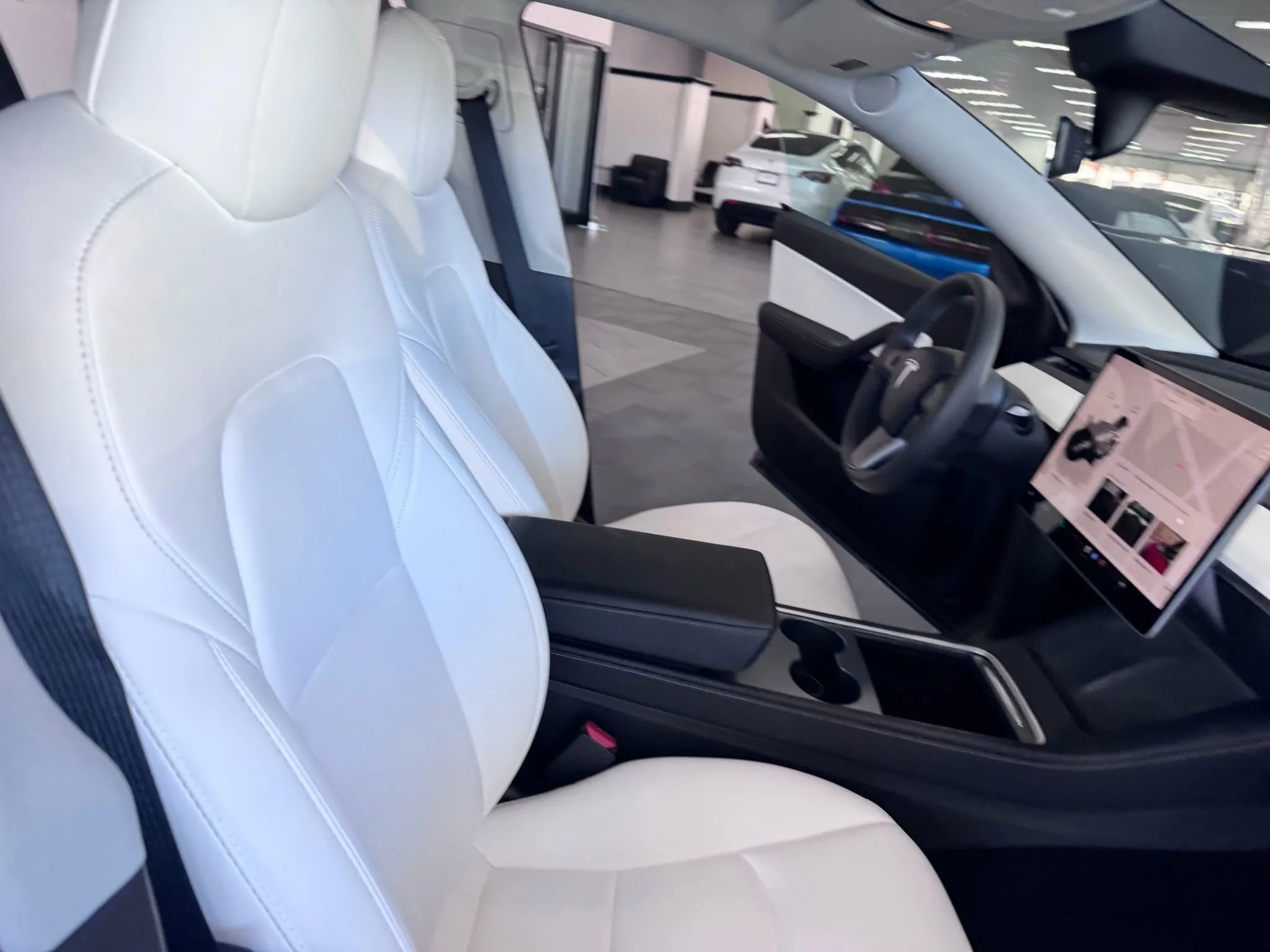 Used 2022 Tesla Model Y Long Range image 13