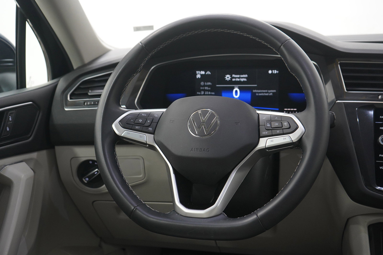 Used 2023 Volkswagen Tiguan SE AWD/4WD image 14